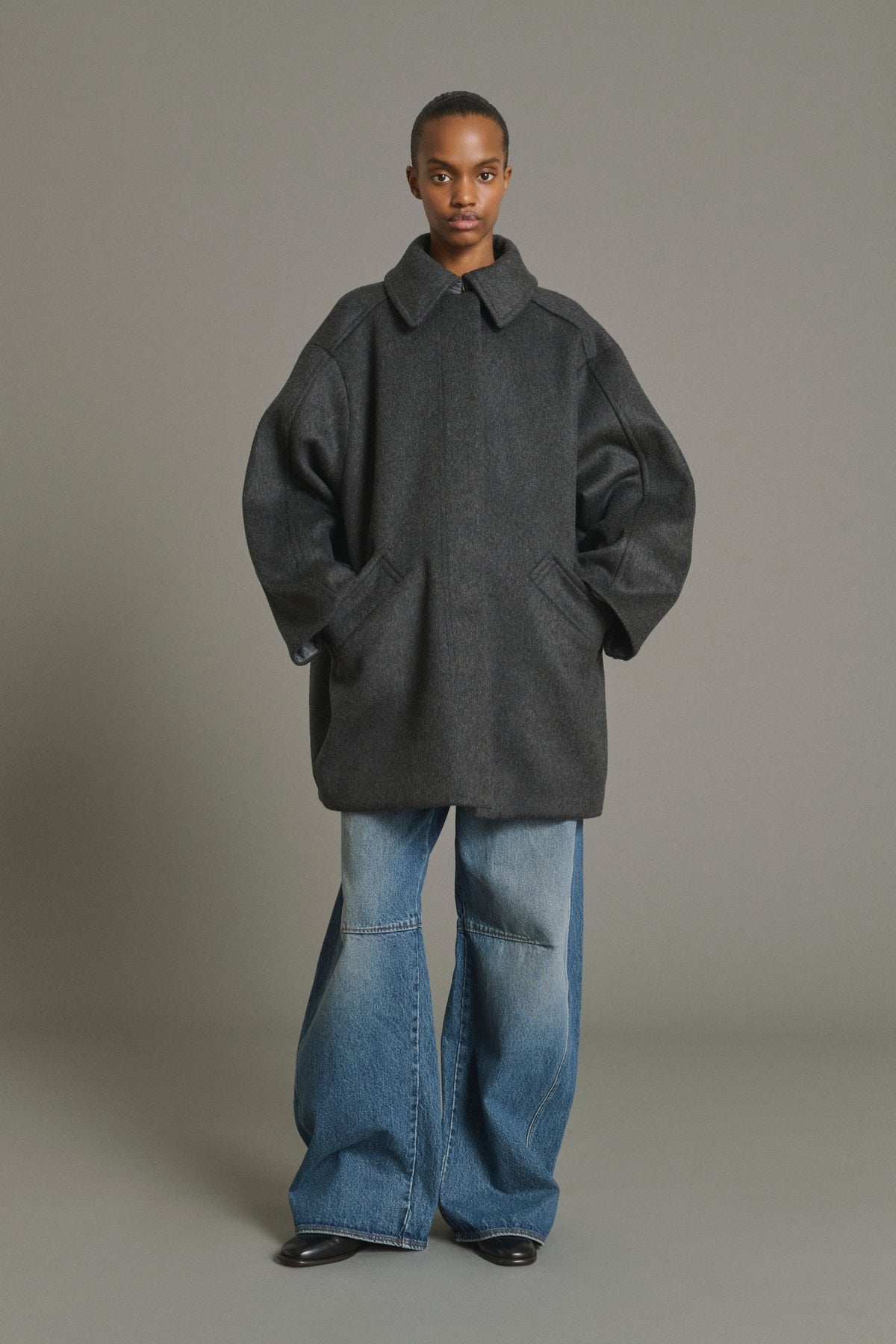 Manteau oversize court en drap de laine