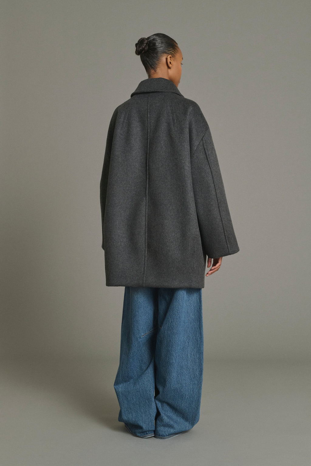 Manteau court oversize en drap de laine