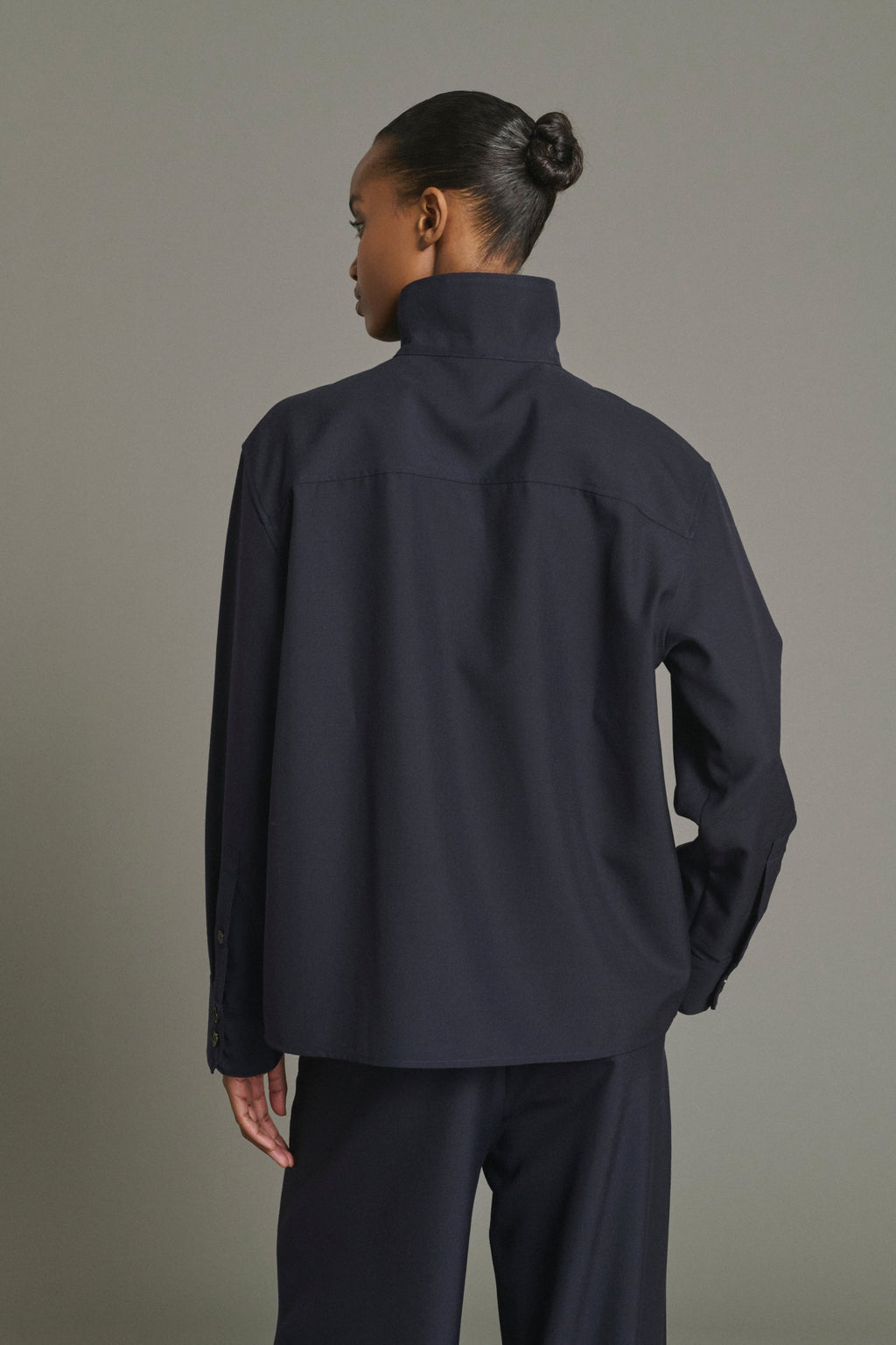 Chemise à col montant en toile de laine