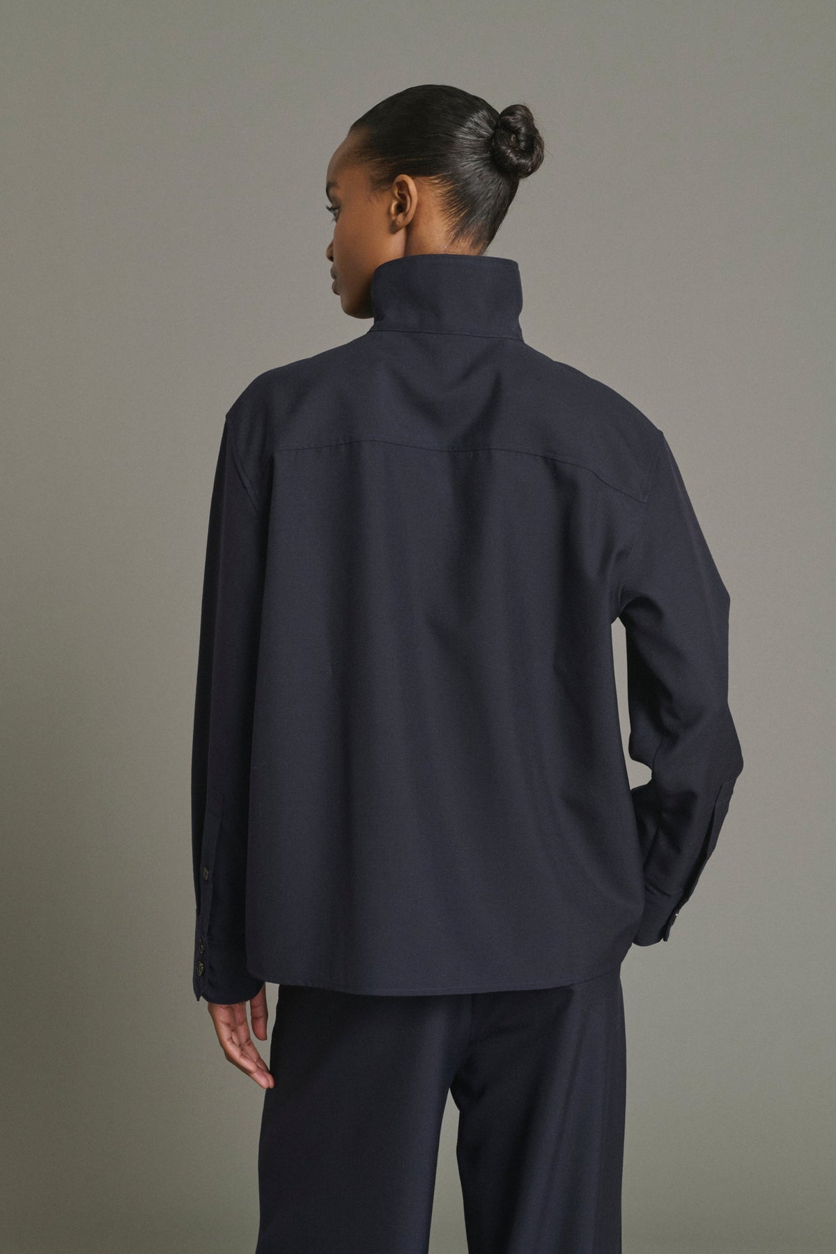 Chemise à col montant en toile de laine