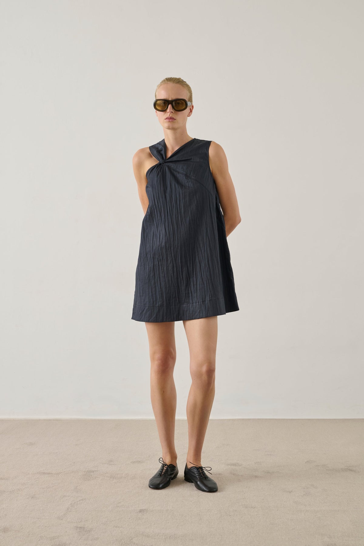 Robe courte en twill de coton plissé