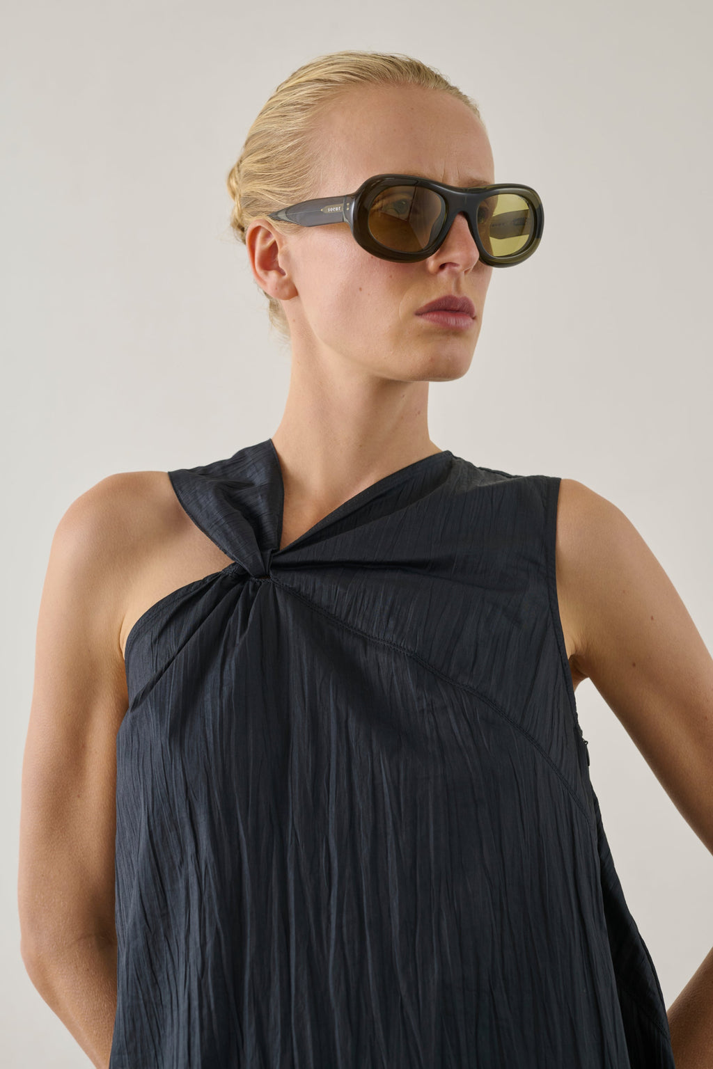 Robe courte en twill de coton plissé