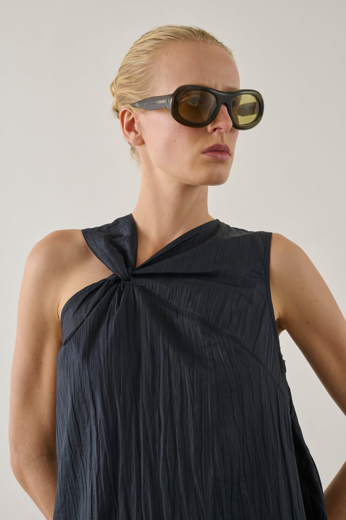 Robe courte en twill de coton plissé