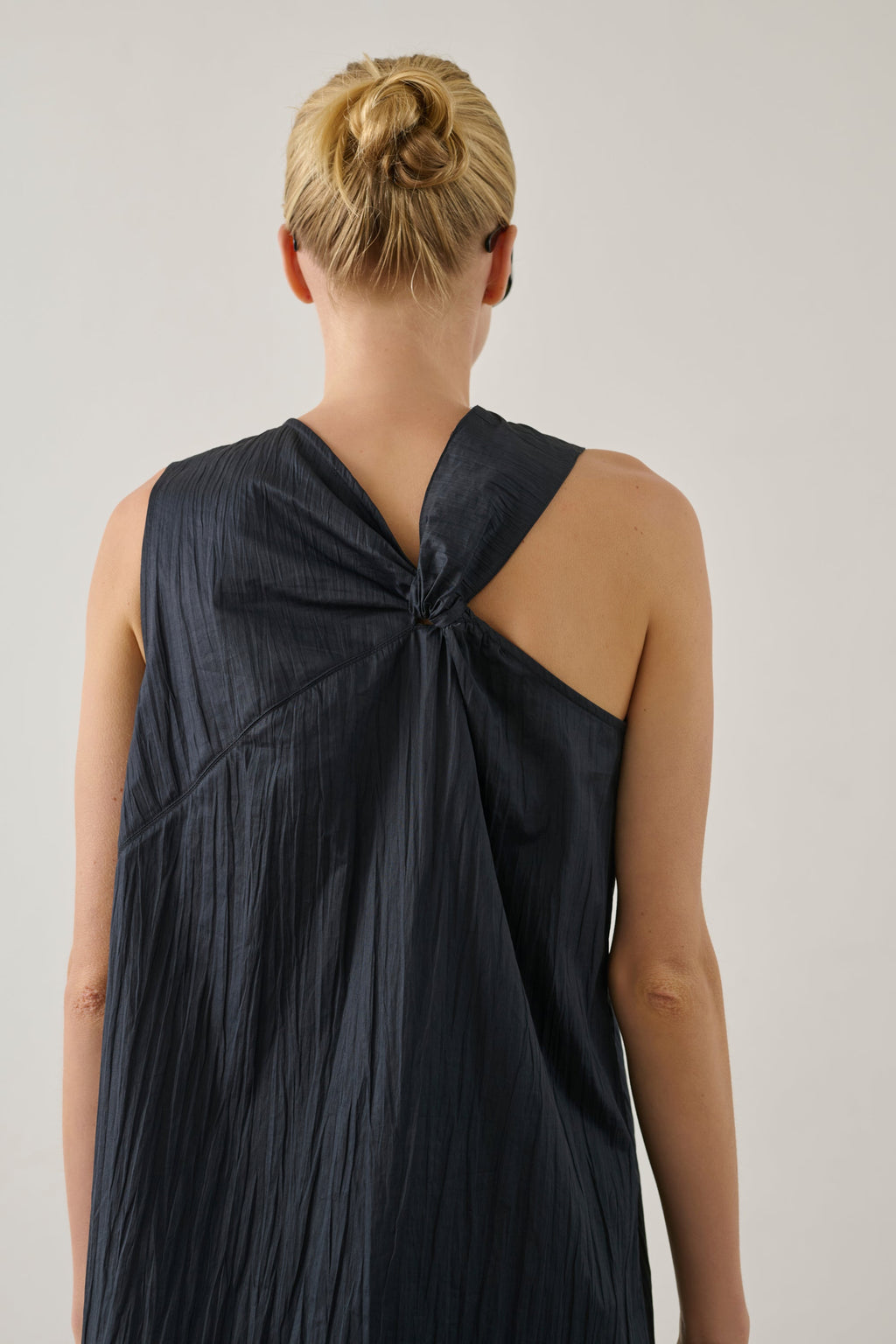 Robe courte en twill de coton plissé