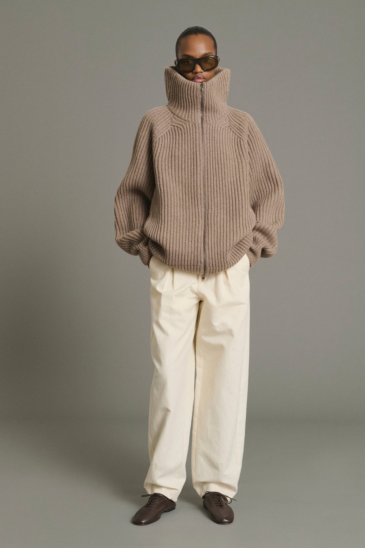 Pantalon arrondi à bas de jambe pincé