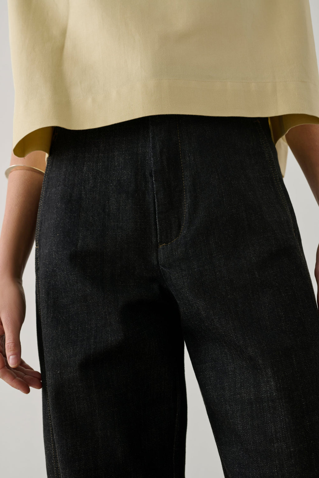 Jean coupe large et incurvée en denim