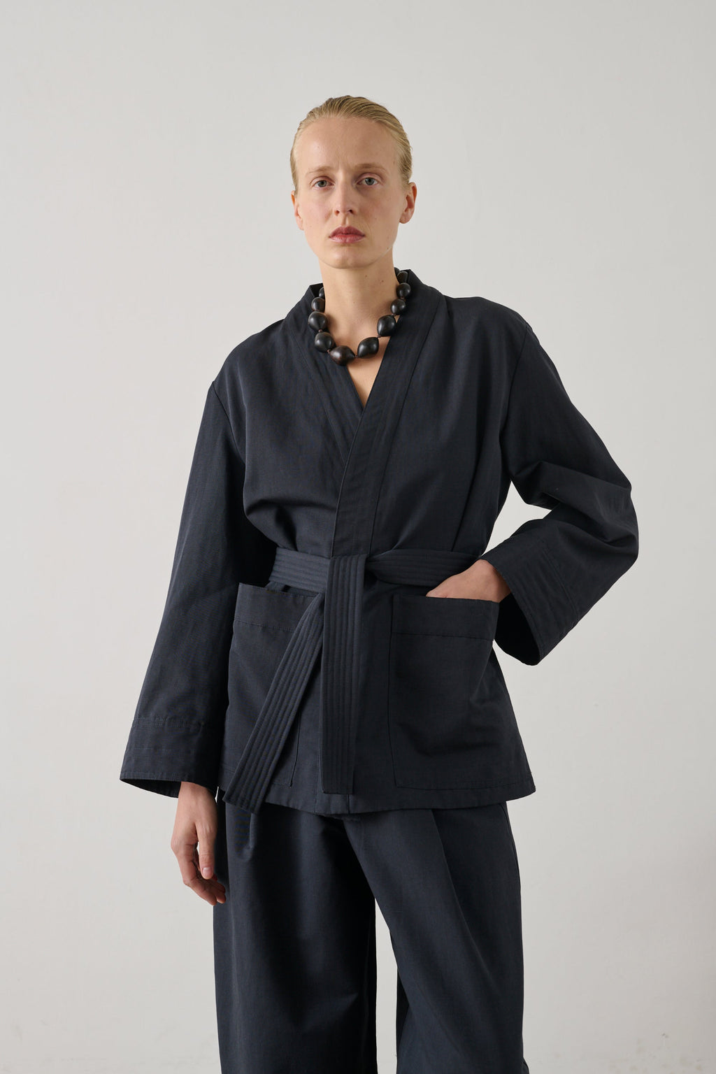 Veste kimono ceinturée en coton et lin