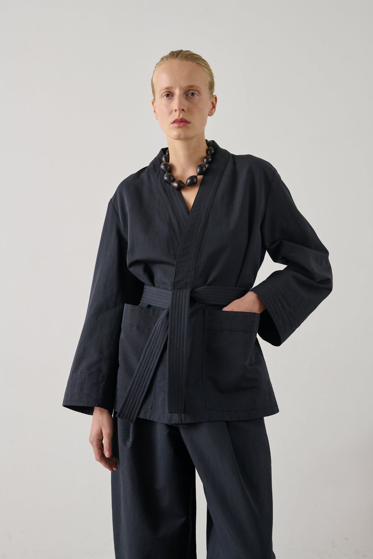 Veste kimono ceinturée en coton et lin