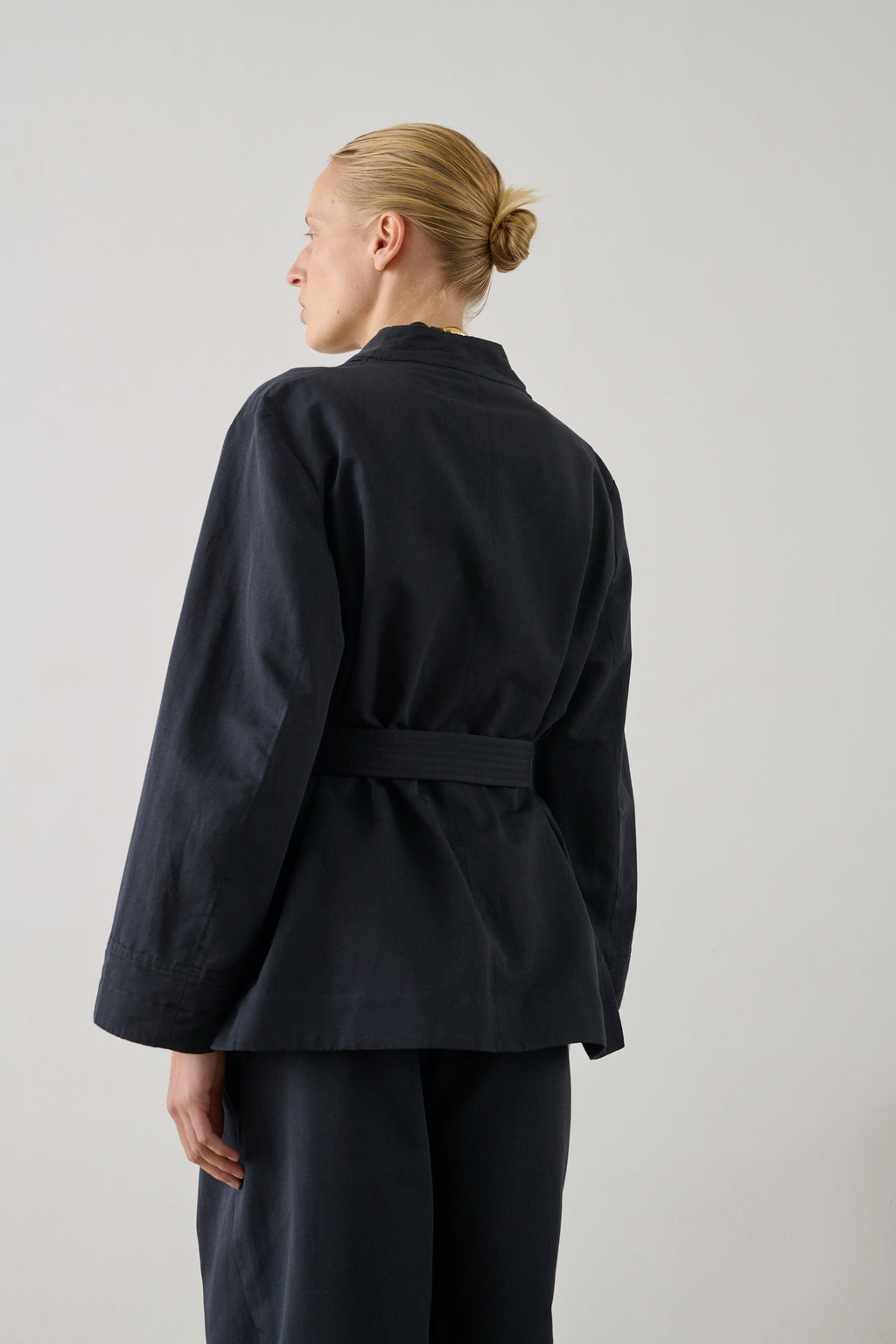 Veste kimono ceinturée en coton et lin