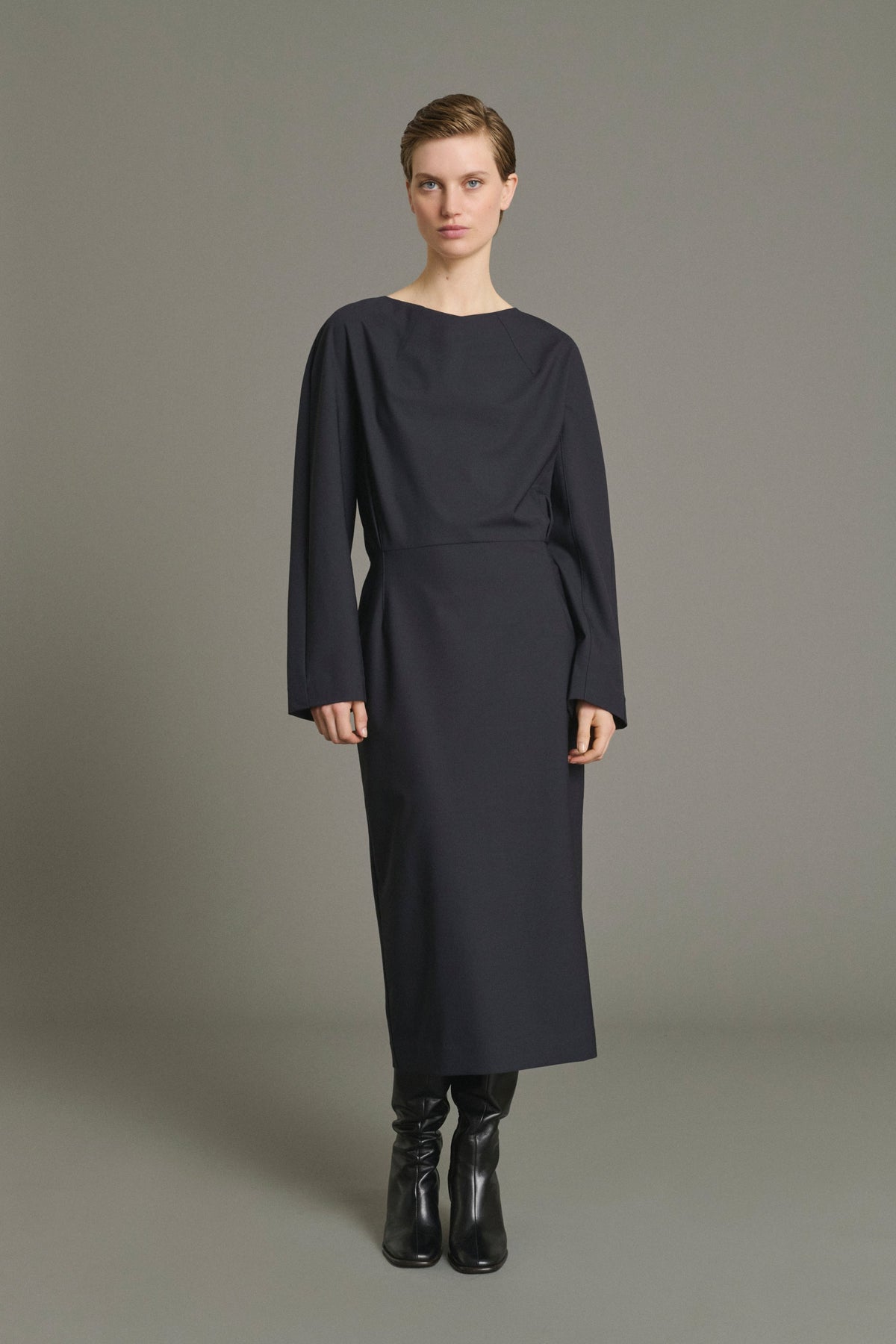 Robe tailleur en toile de laine
