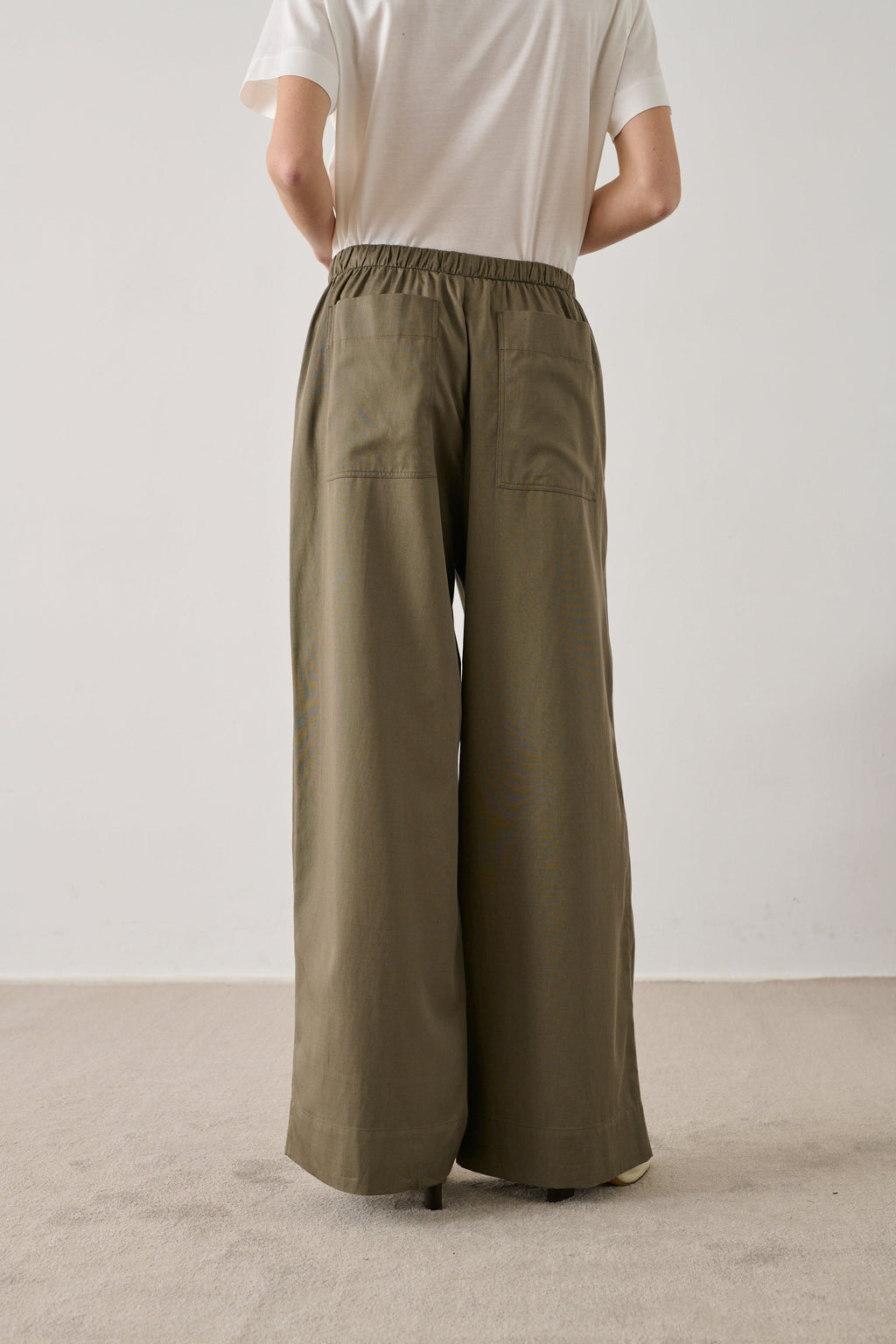 Pantalon à cordons en toile de coton glacée