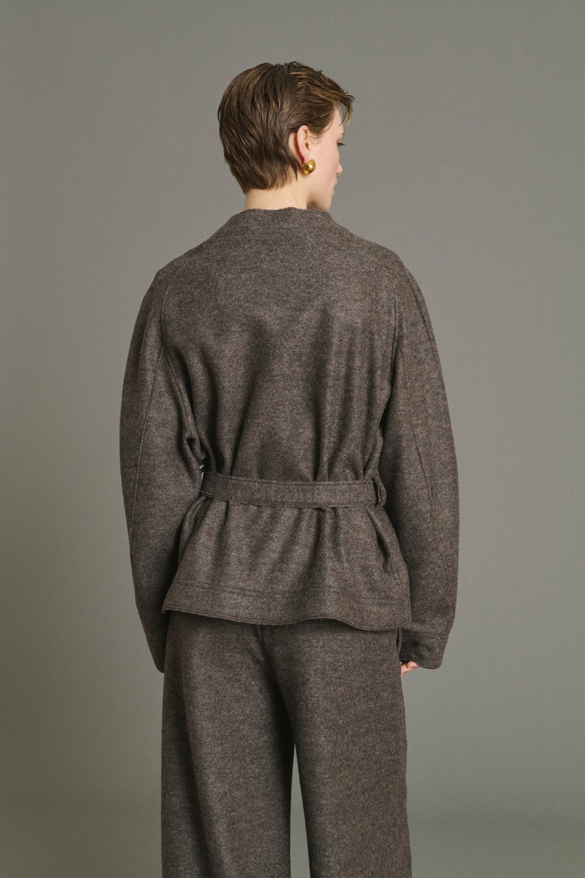 Veste croisée ceinturée en laine bouillie