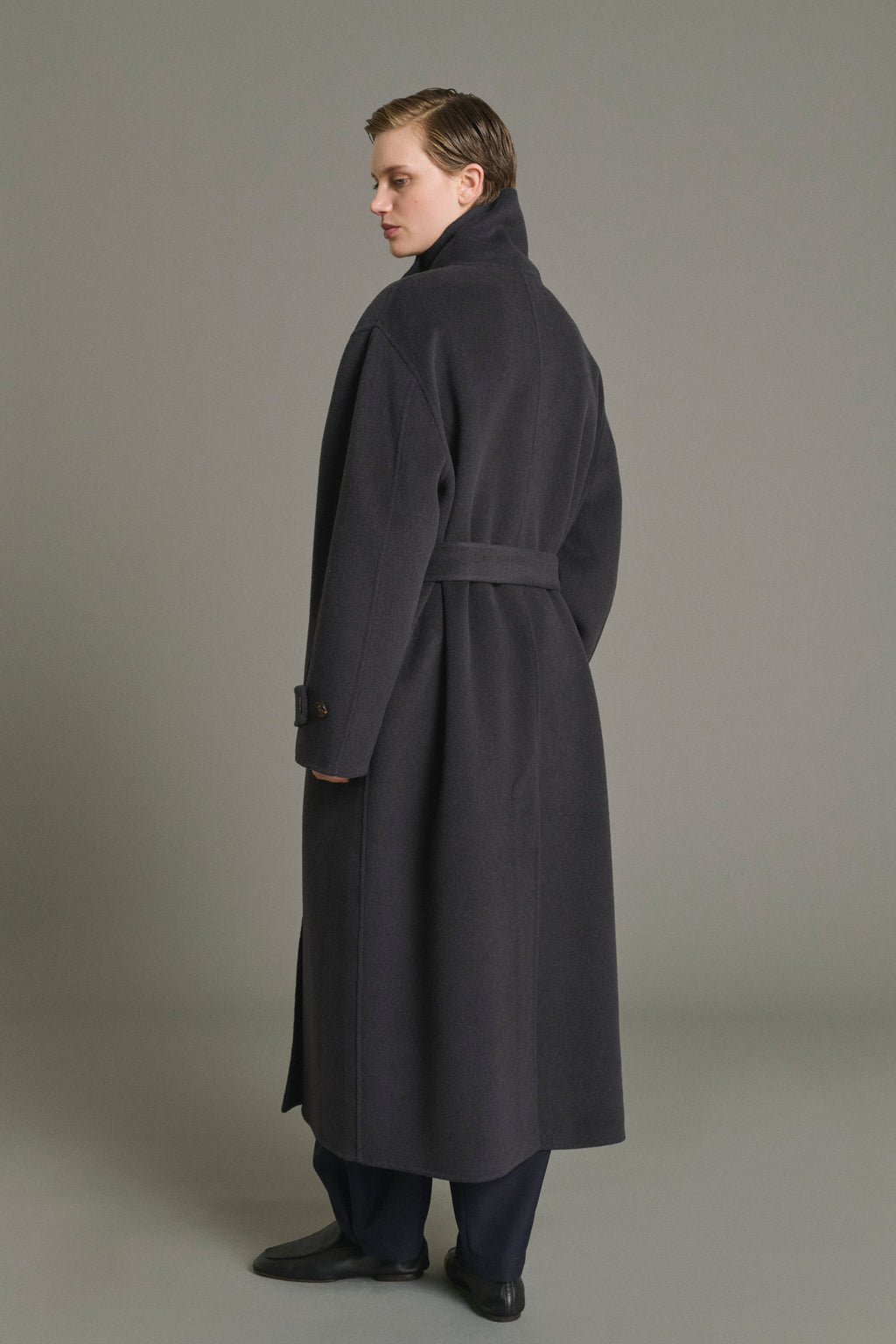 Manteau ceinturé à col haut en laine double face
