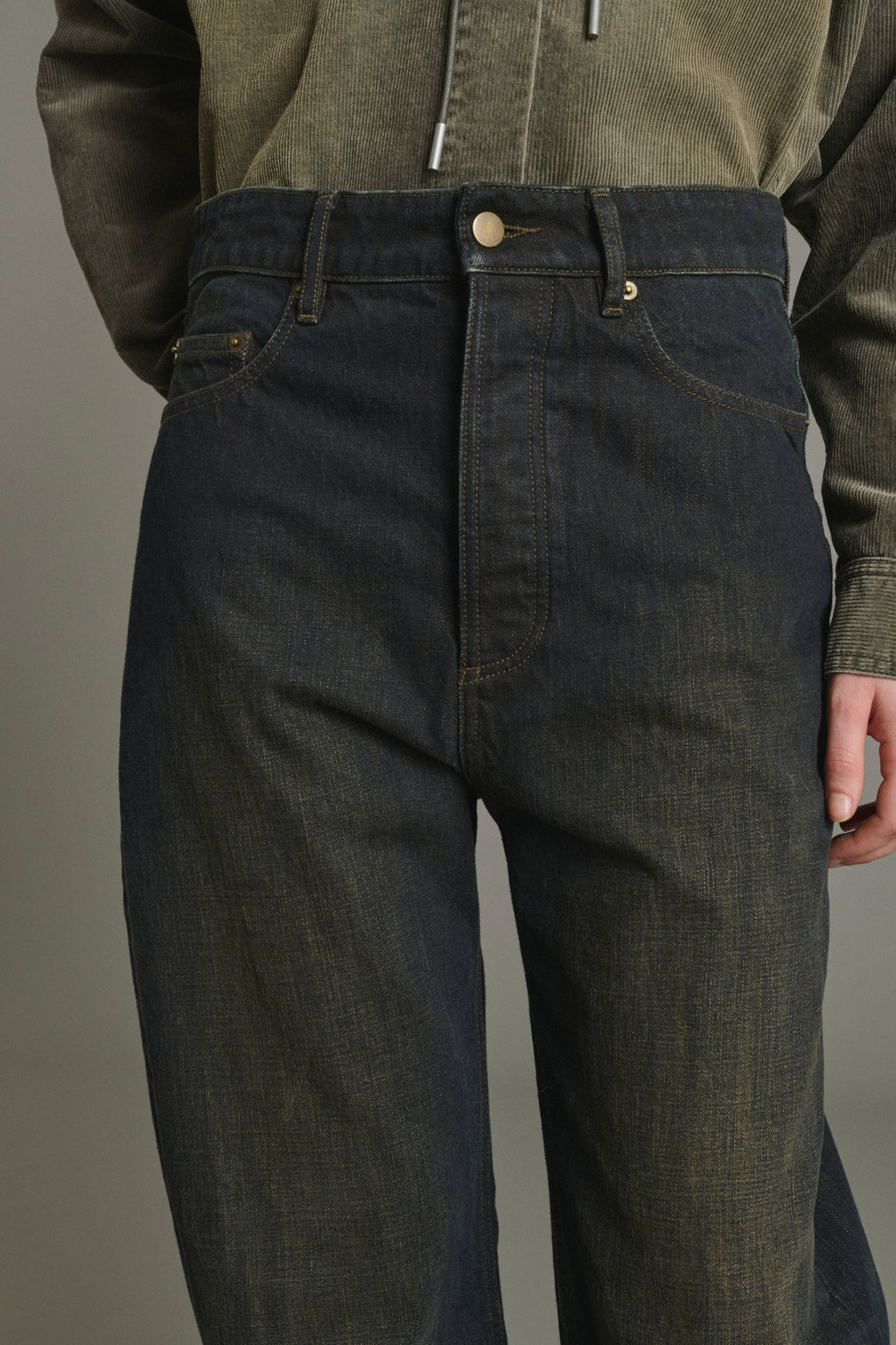 Jean étroit en denim délavé