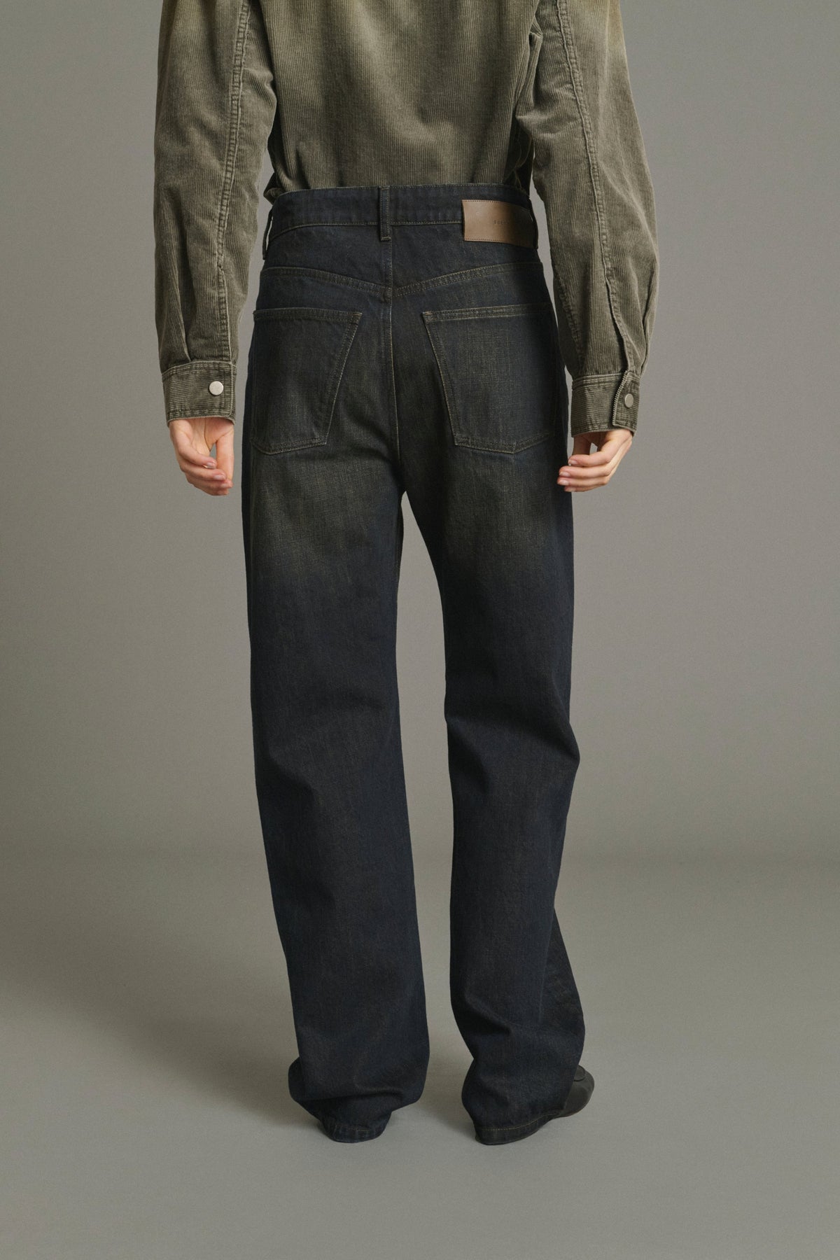 Jean étroit en denim noir sépia
