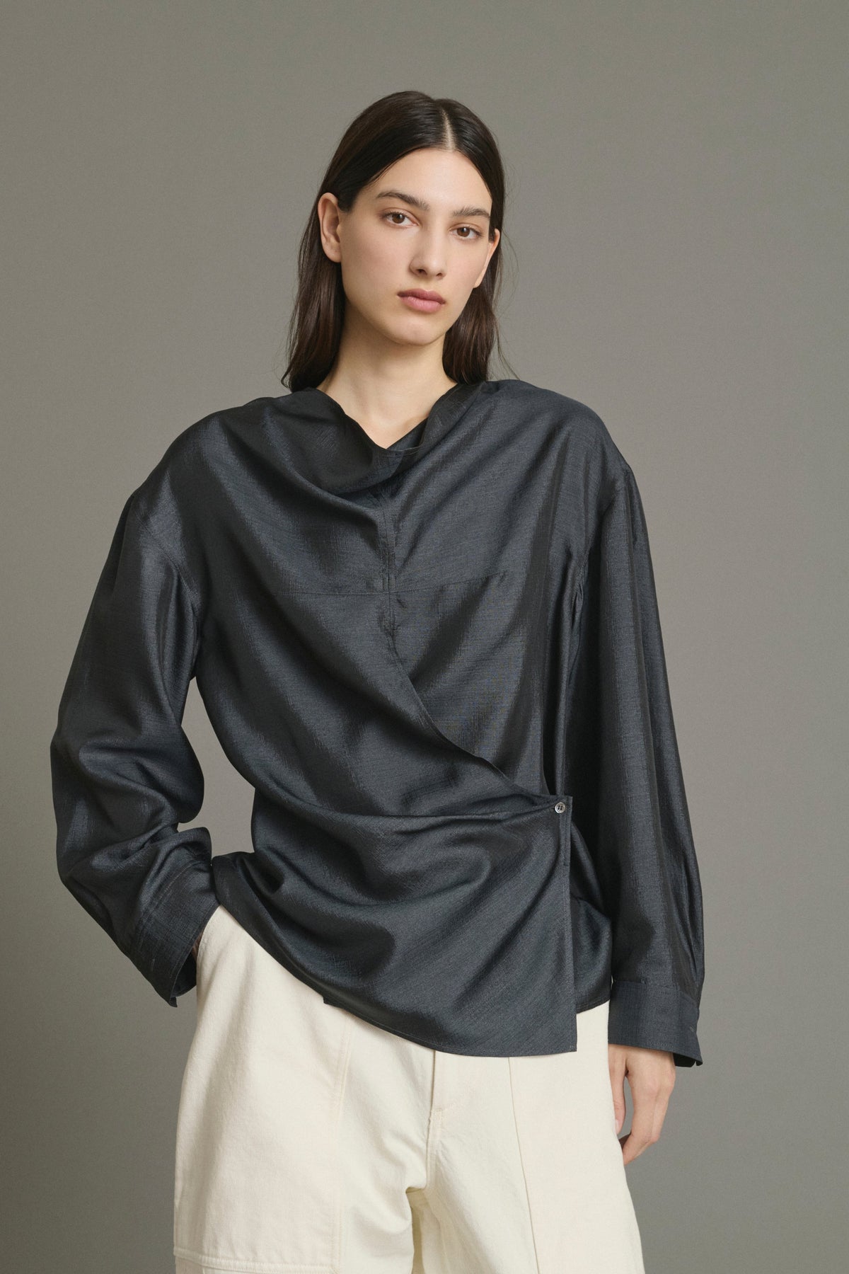 Blouse croisée en soie texturée