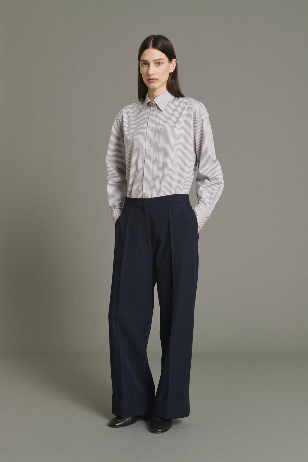 Pantalon large à revers en twill de laine
