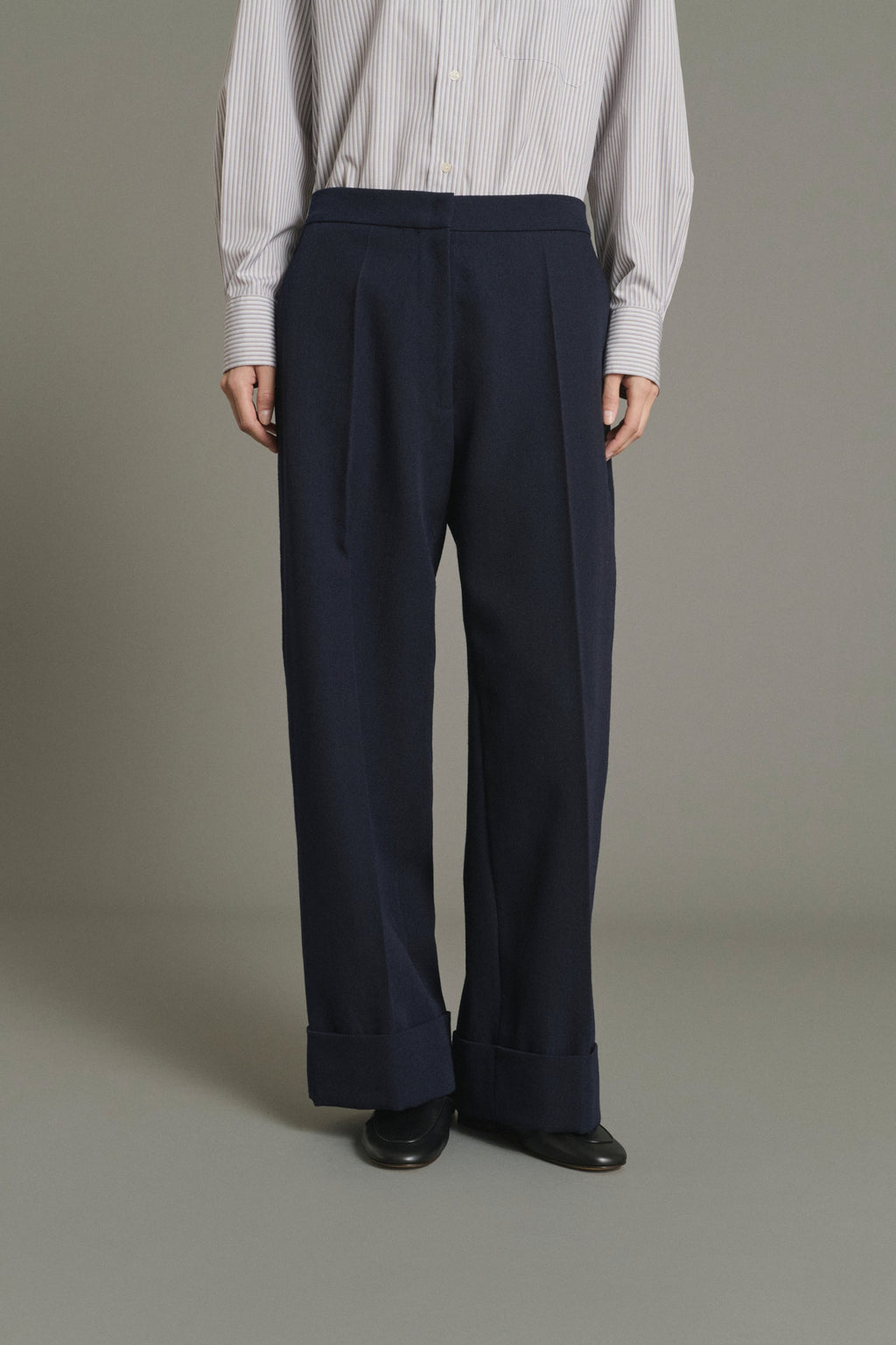 Pantalon large à revers en twill de laine