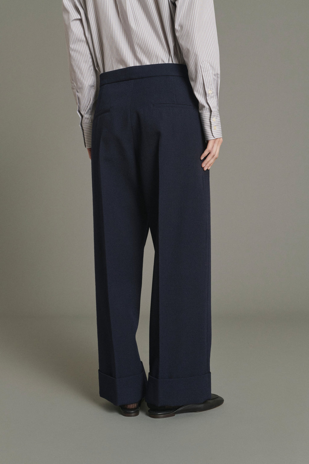 Pantalon large à revers en twill de laine