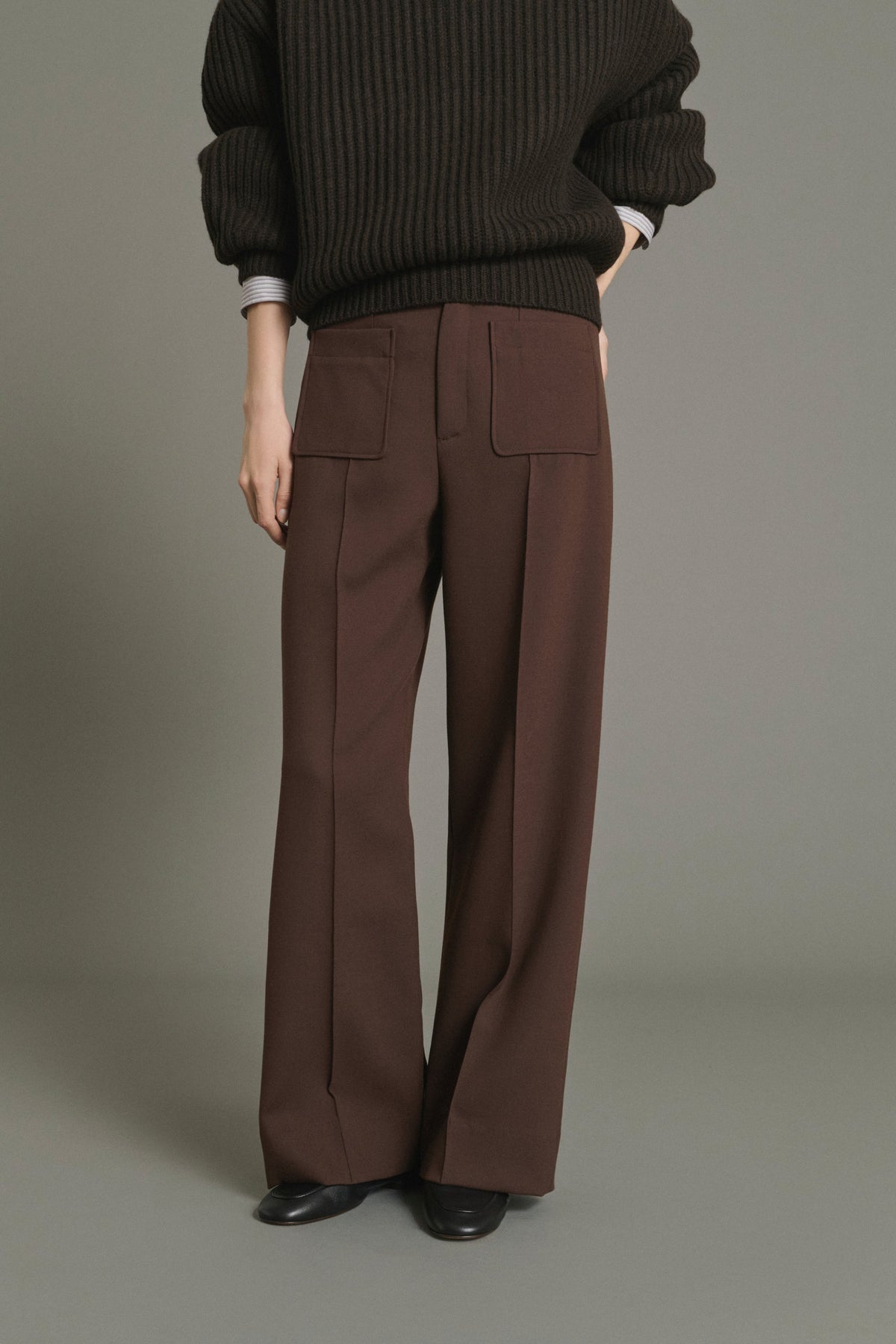 Pantalon à poches plaquées et pli piqué
