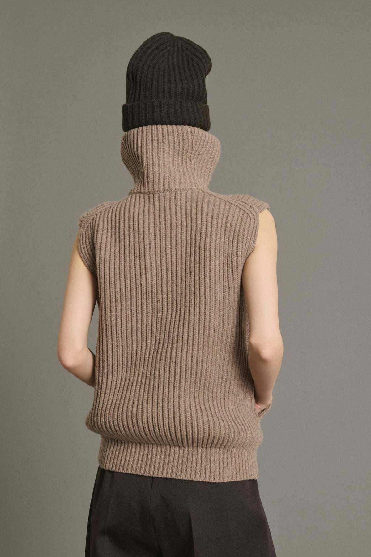 Cardigan oversize sans manches en côtes anglaises