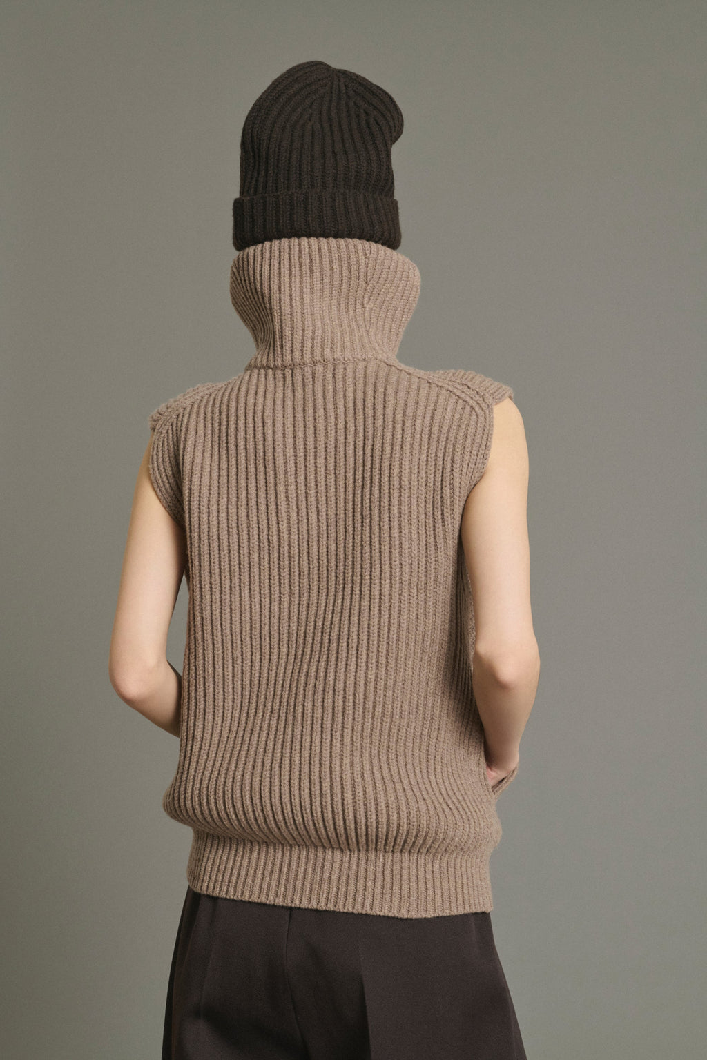 Cardigan oversize sans manches en côtes anglaises