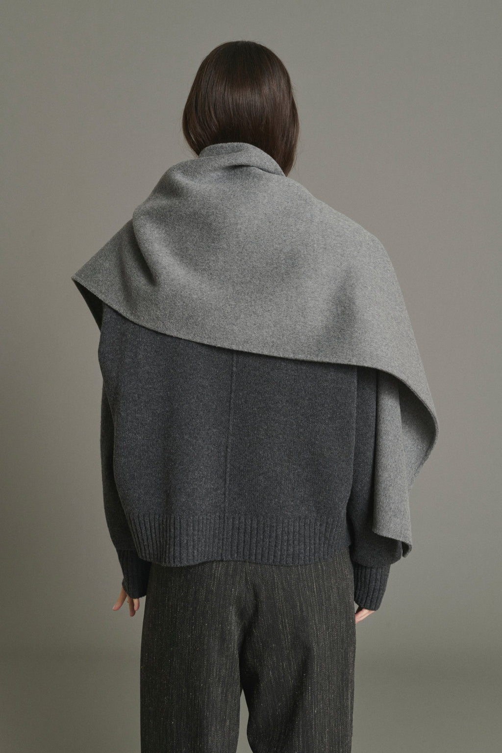 Cape boutonnée en laine double face