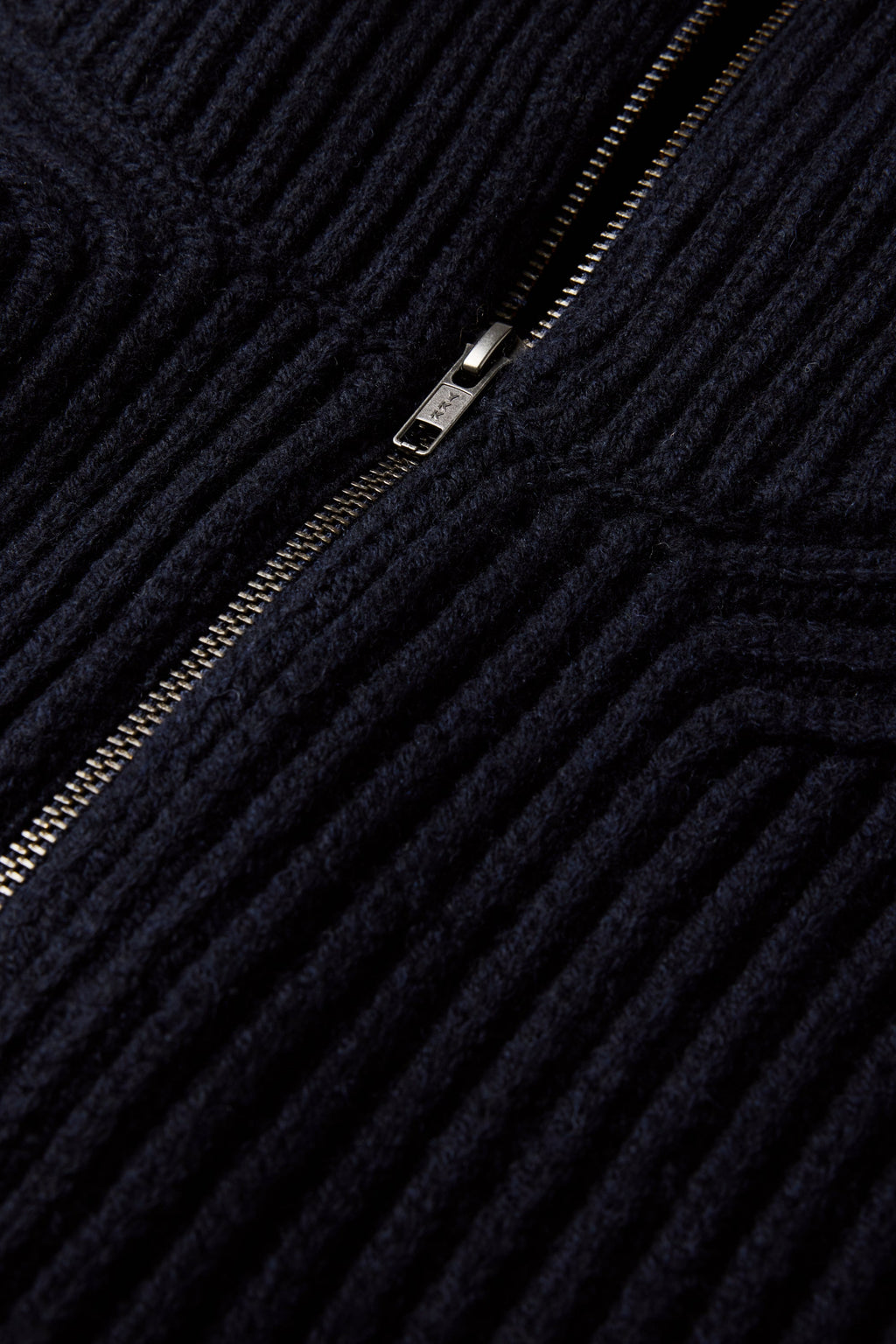 Cardigan oversize sans manches en côtes anglaises