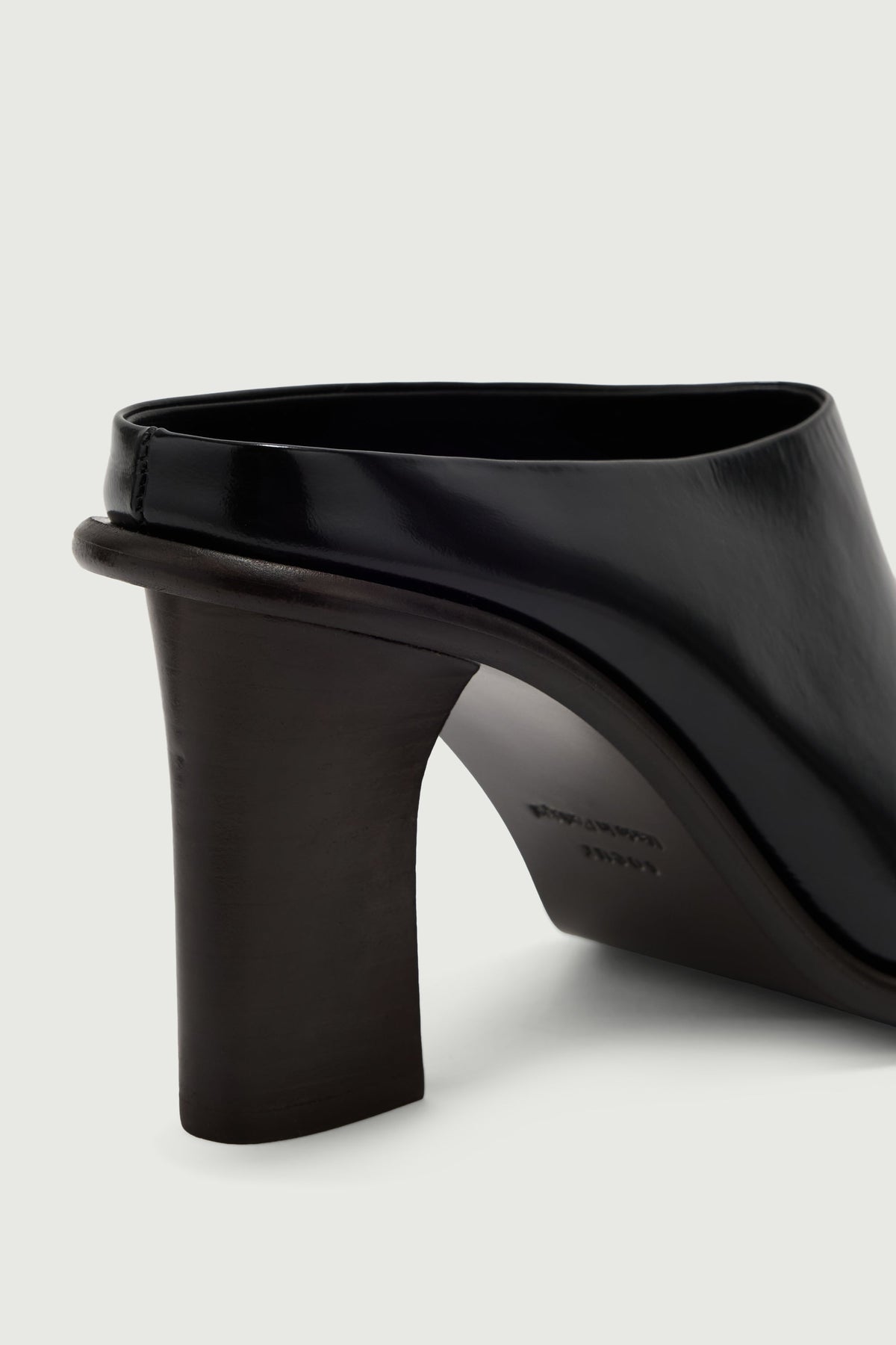 Mules à talons en cuir glacé