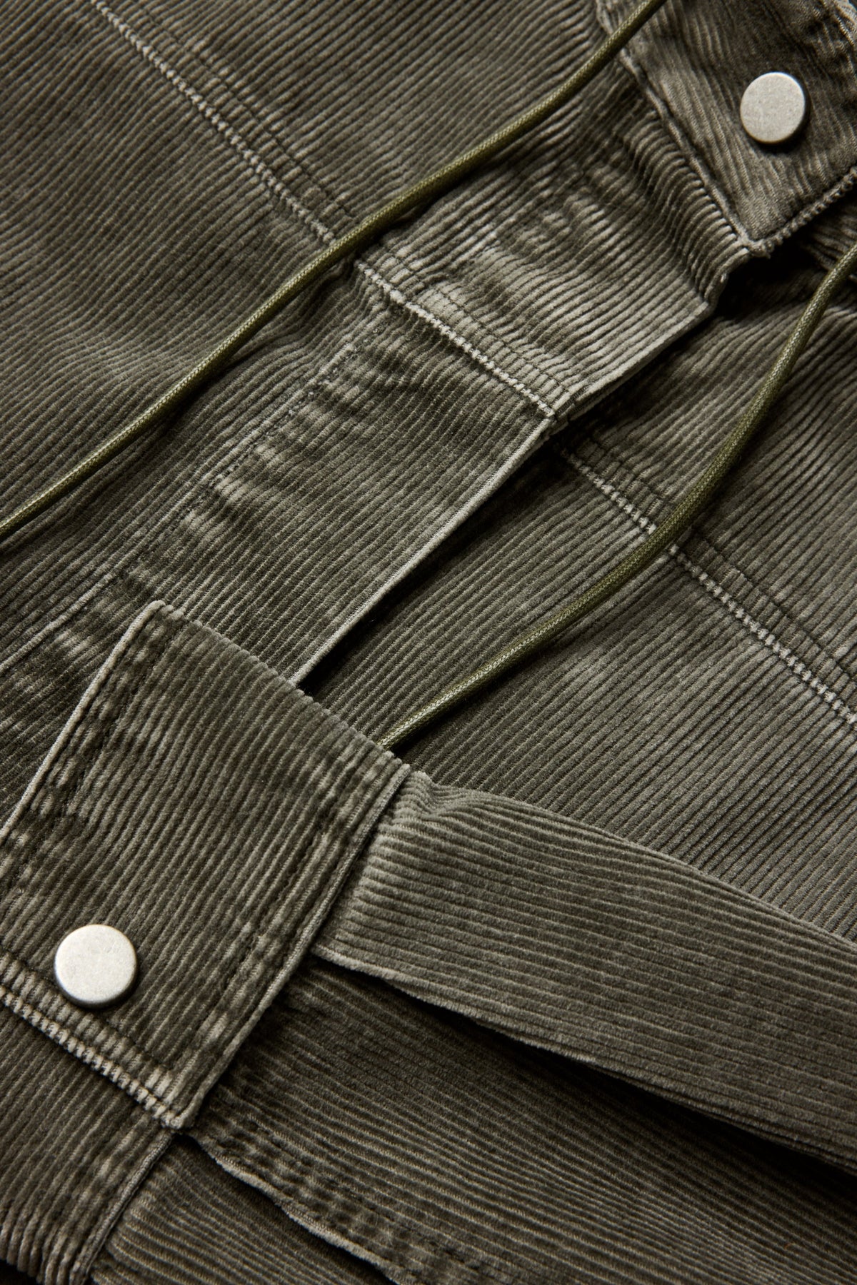 Chemise à liens en velours côtelé