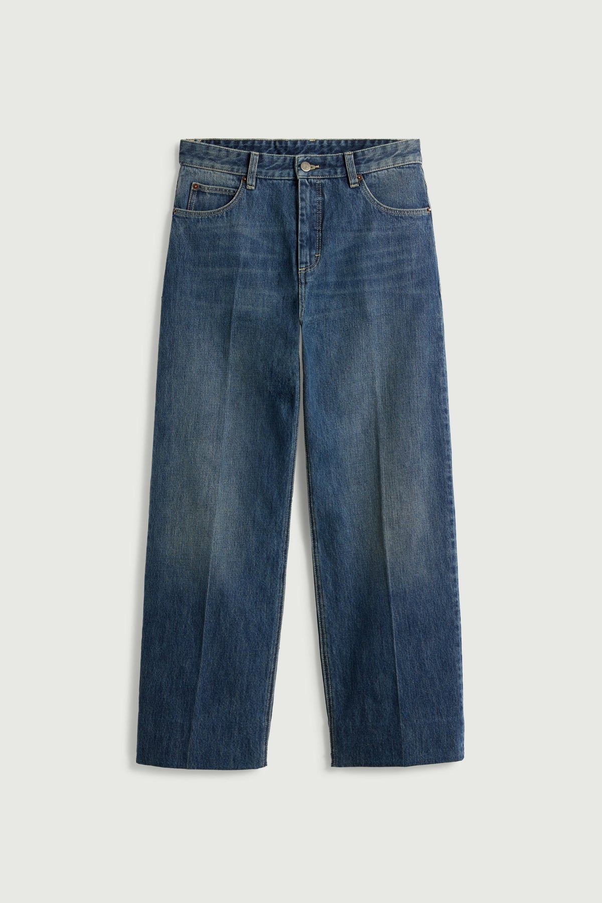 Jean à pli marchand en denim delavé