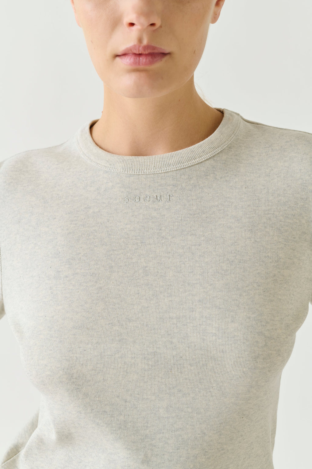 Tee-shirt brodé Soeur à petites côtes à manches longues