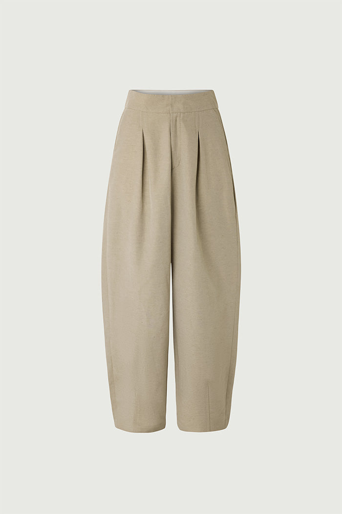 Pantalon arrondi à bas de jambe pincé