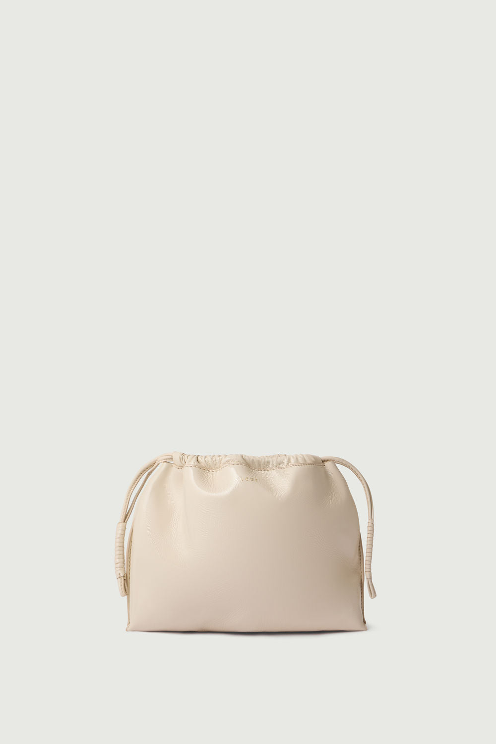 Pochette froncée en cuir vernis