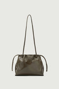 Pochette froncée en cuir vernis