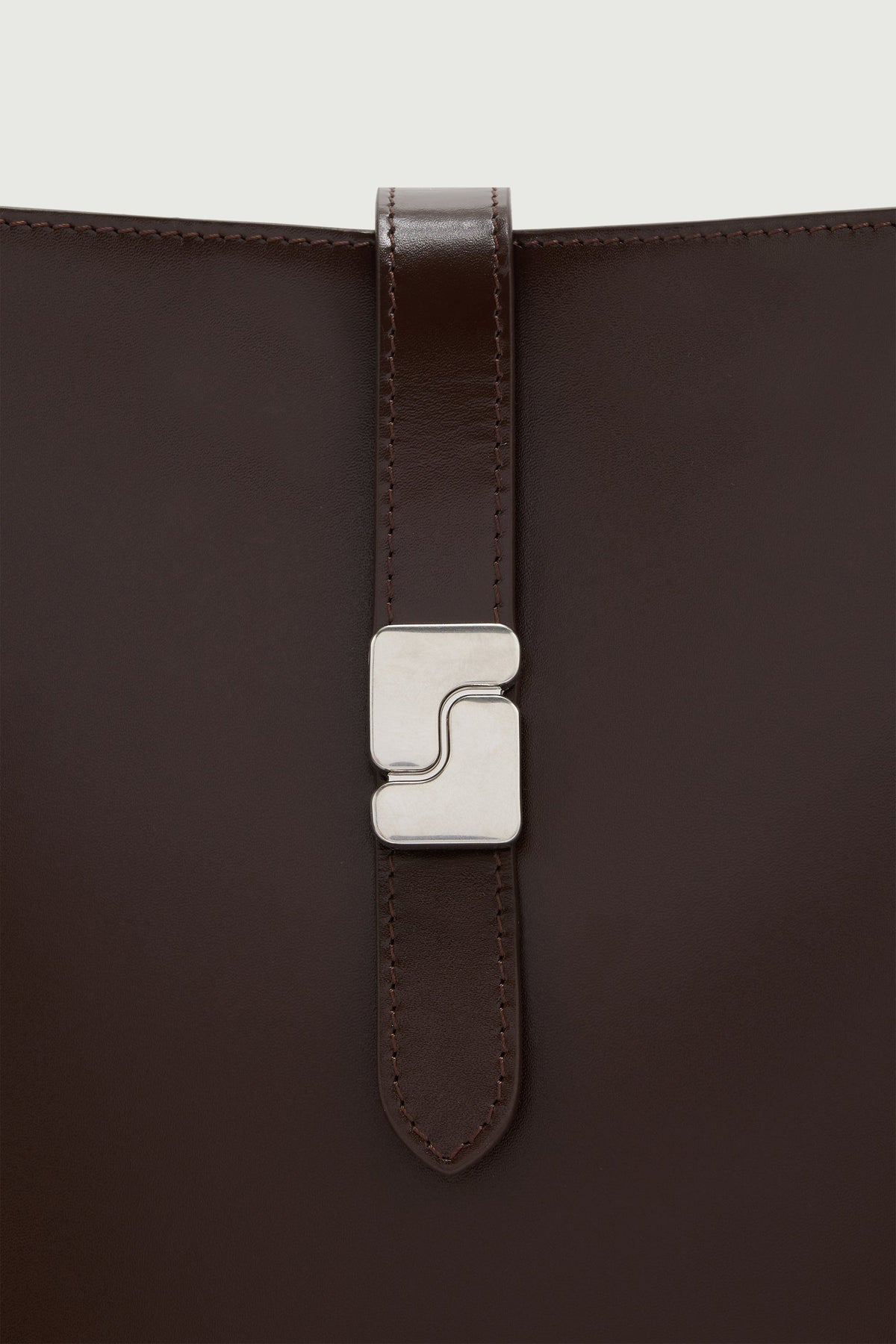 Sac seau en cuir box à boucle S