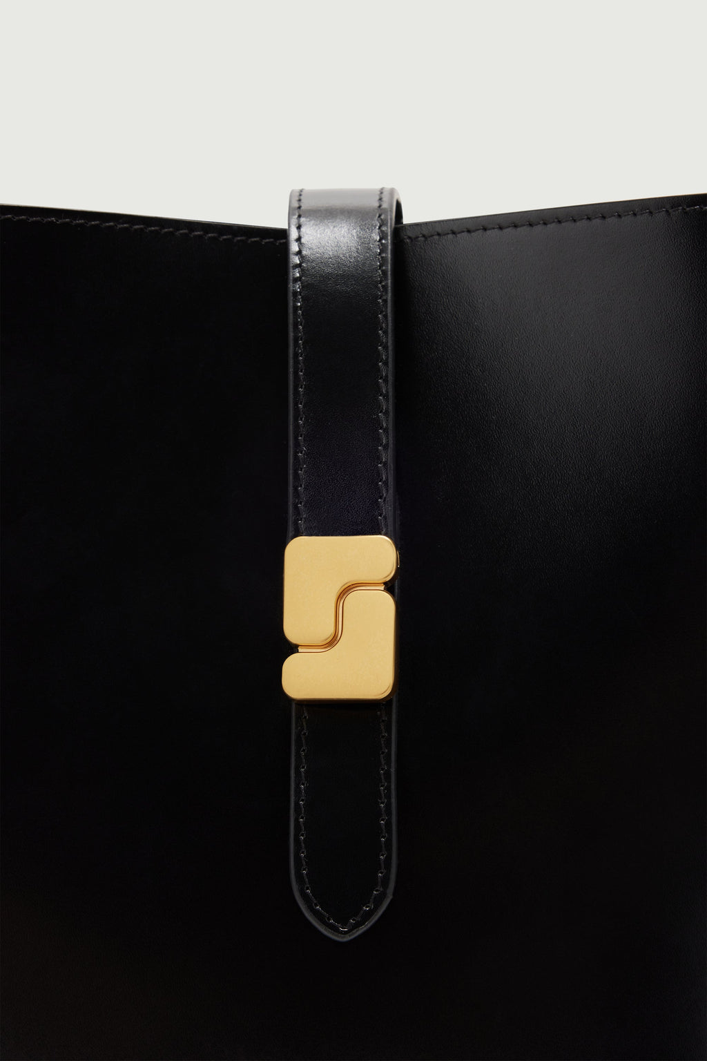 Petit sac seau à boucle S en cuir effet croco