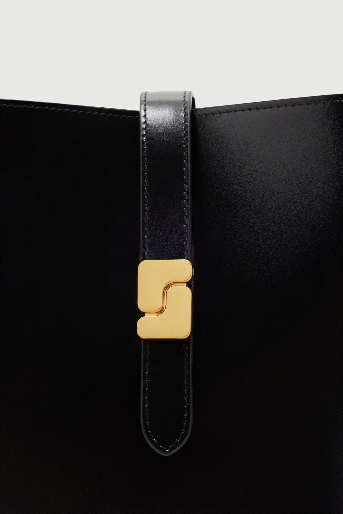 Petit sac seau à boucle S en cuir effet croco