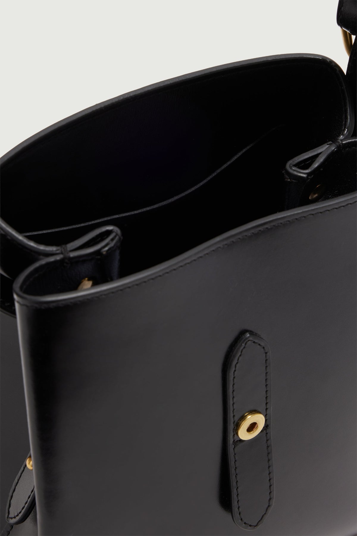 Petit sac seau à boucle S en cuir box