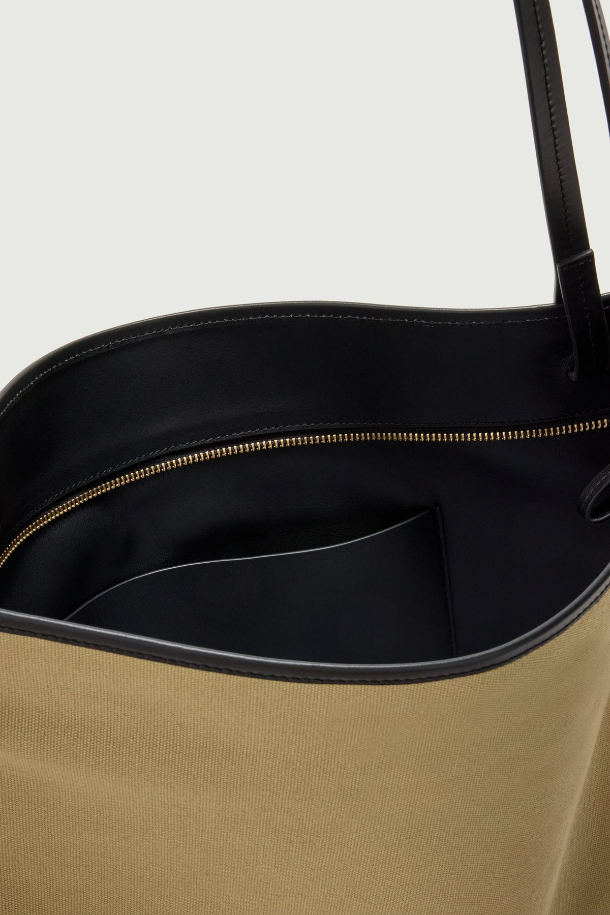 Grand cabas plat en toile et doublure en cuir