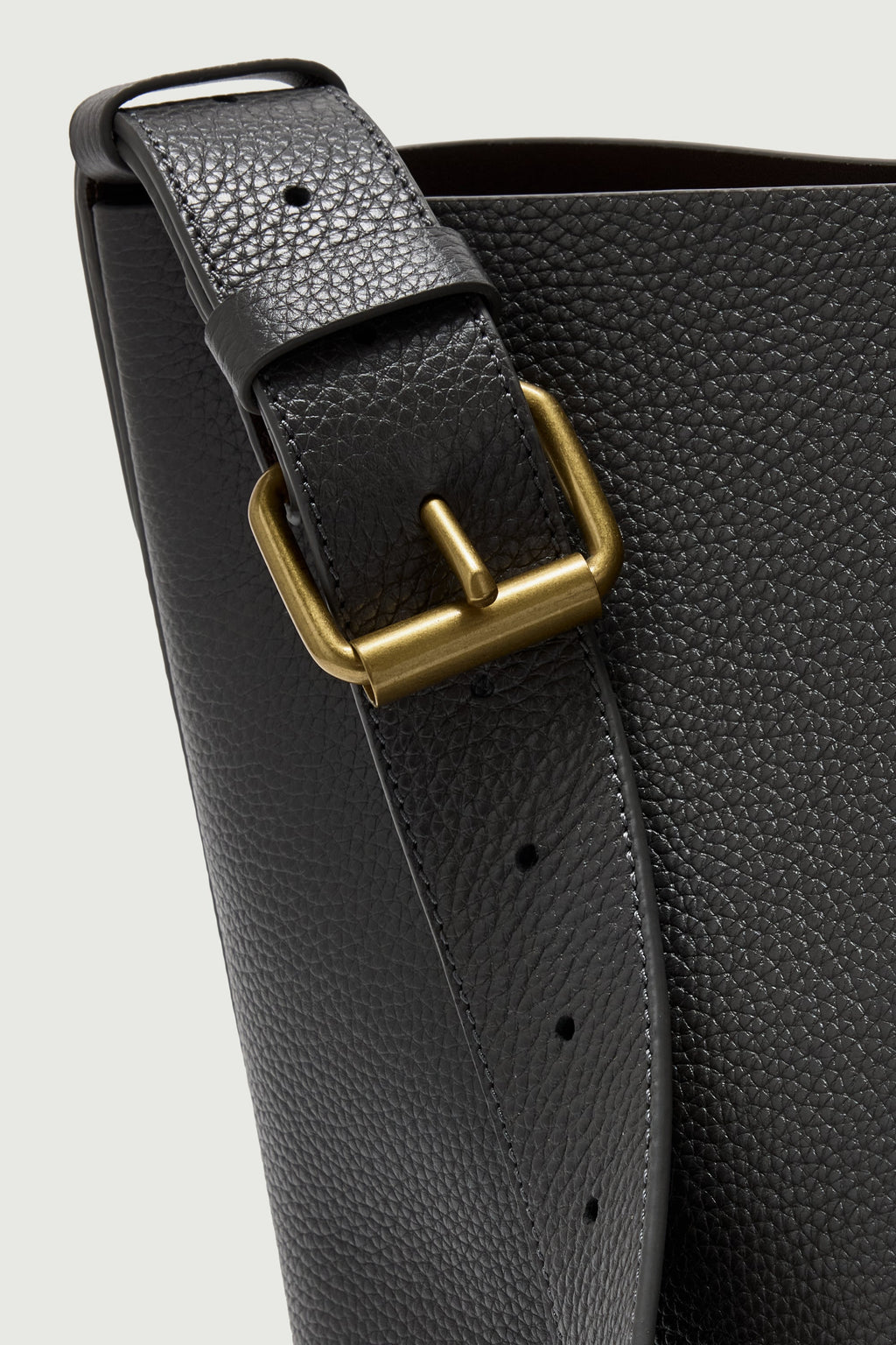 Petit sac seau en cuir grainé