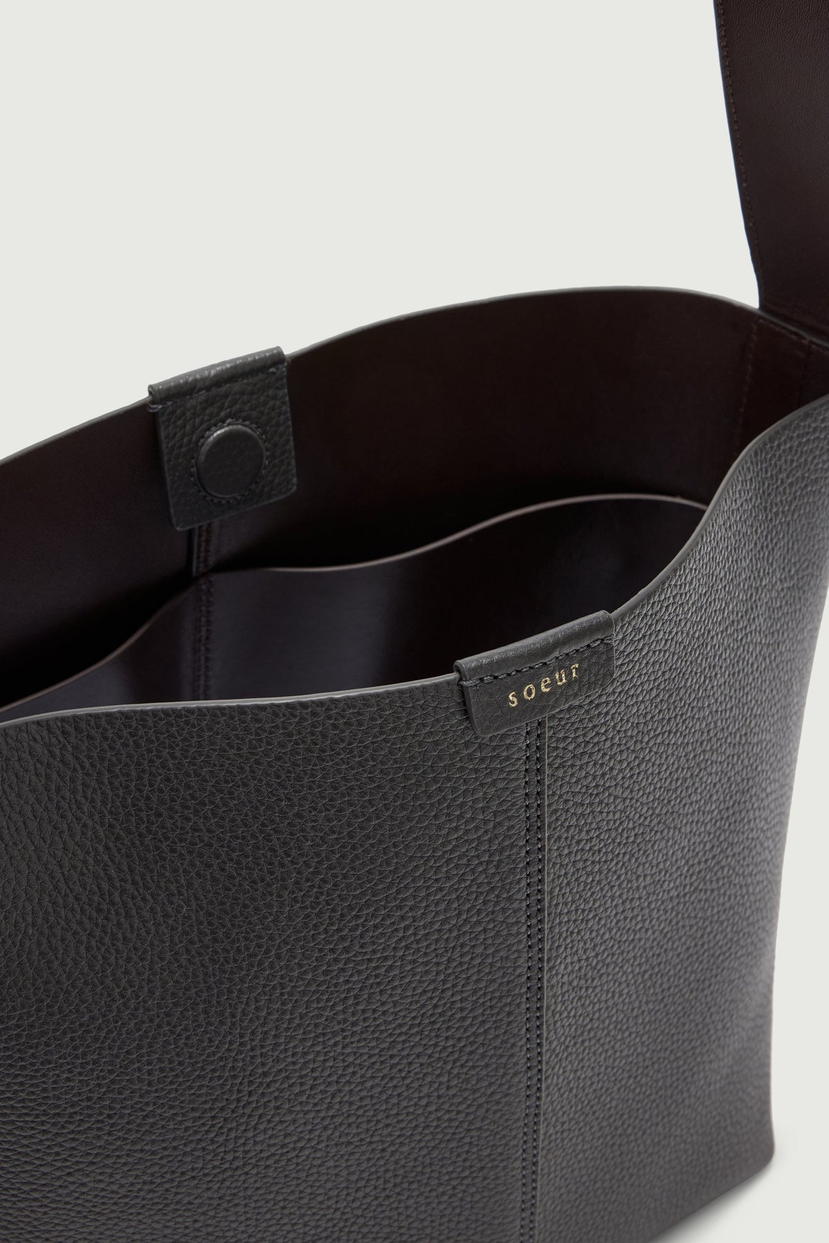 Petit sac seau en cuir grainé