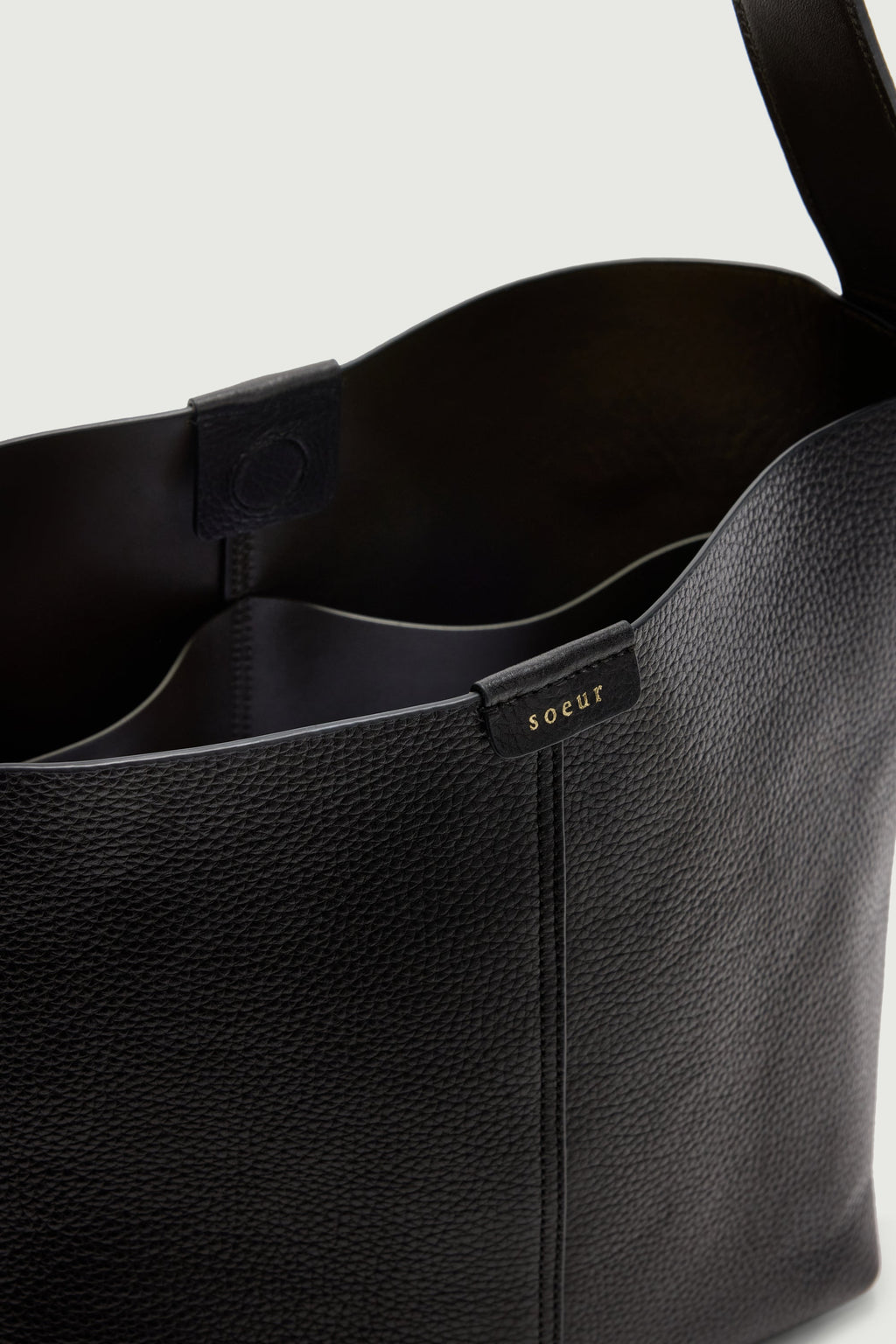 Petit sac seau en cuir grainé