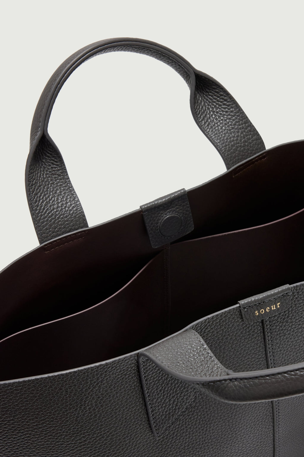 Sac cabas allongé en cuir grainé