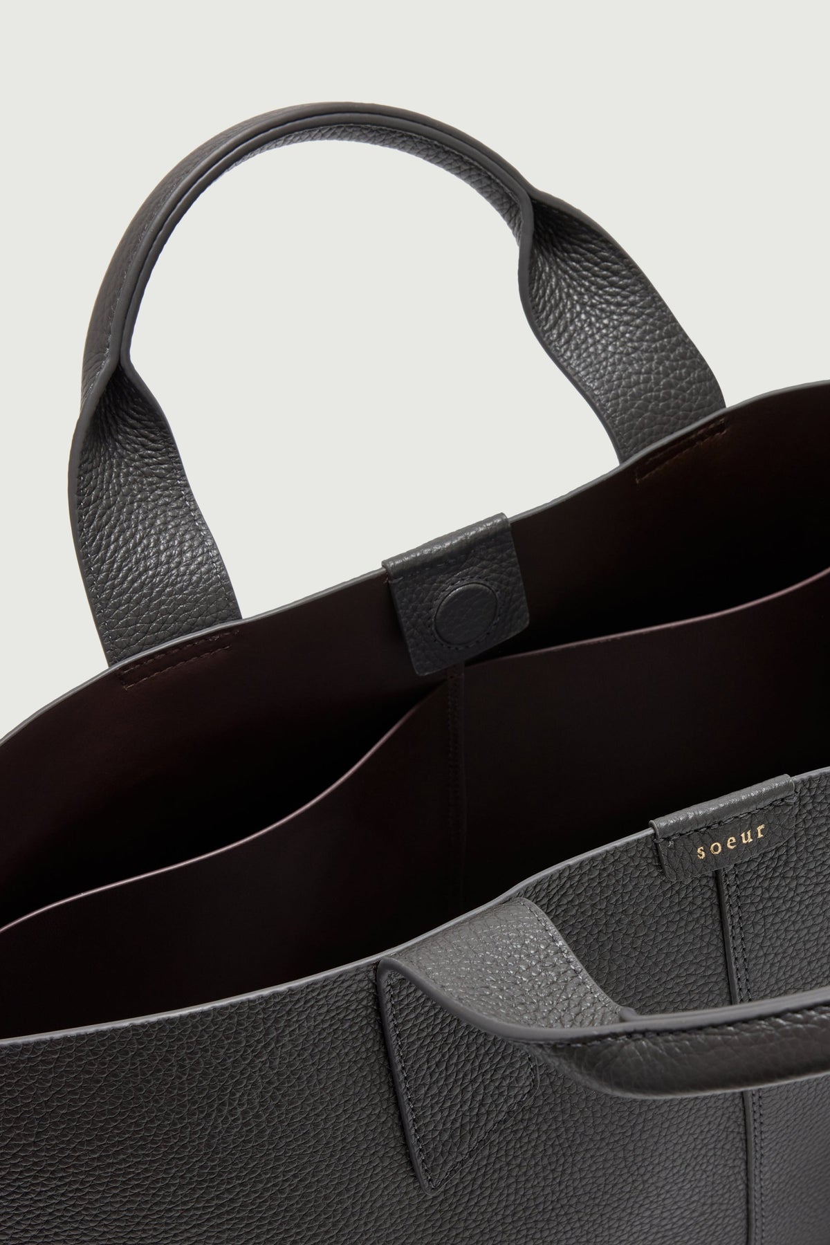 Sac cabas allongé en cuir grainé