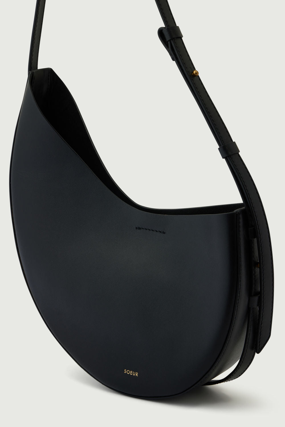 Sac asymétrique en cuir glacé