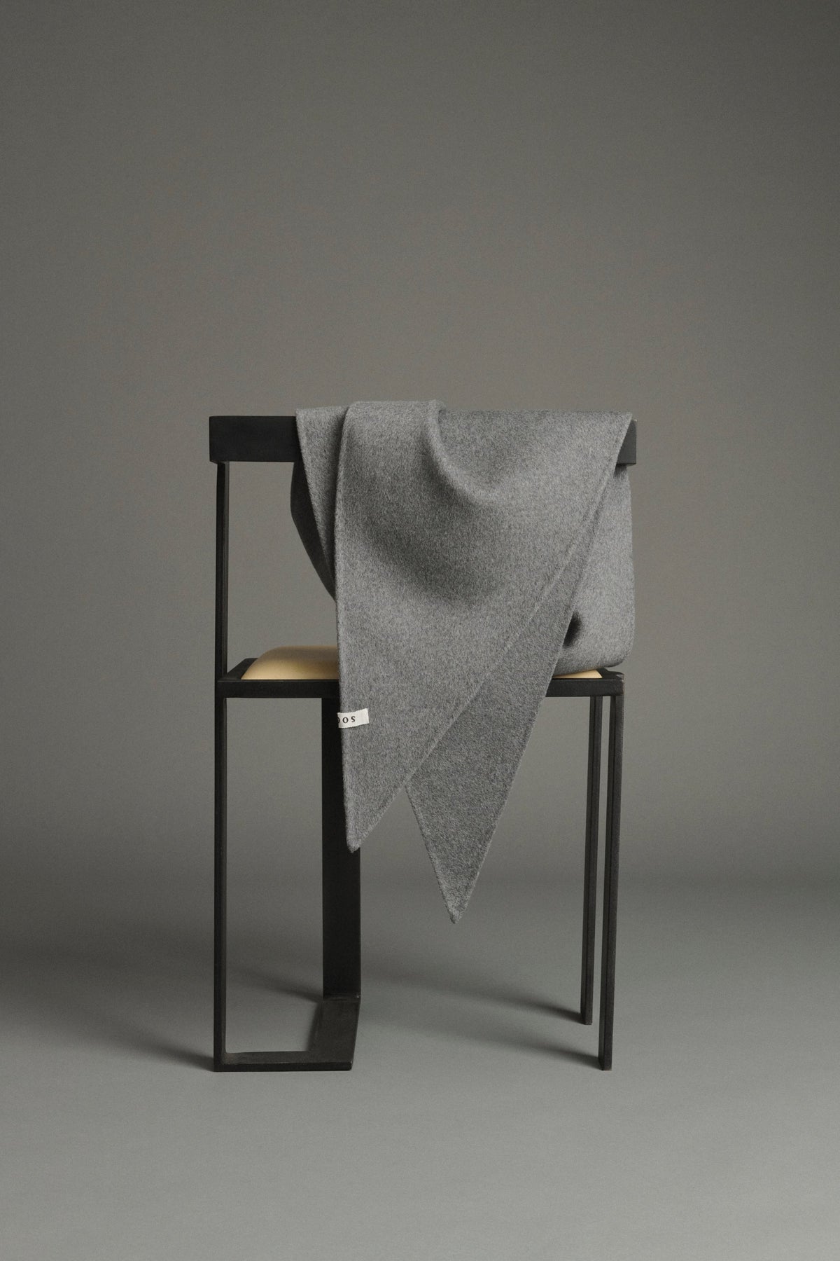 Foulard triangle en laine double face