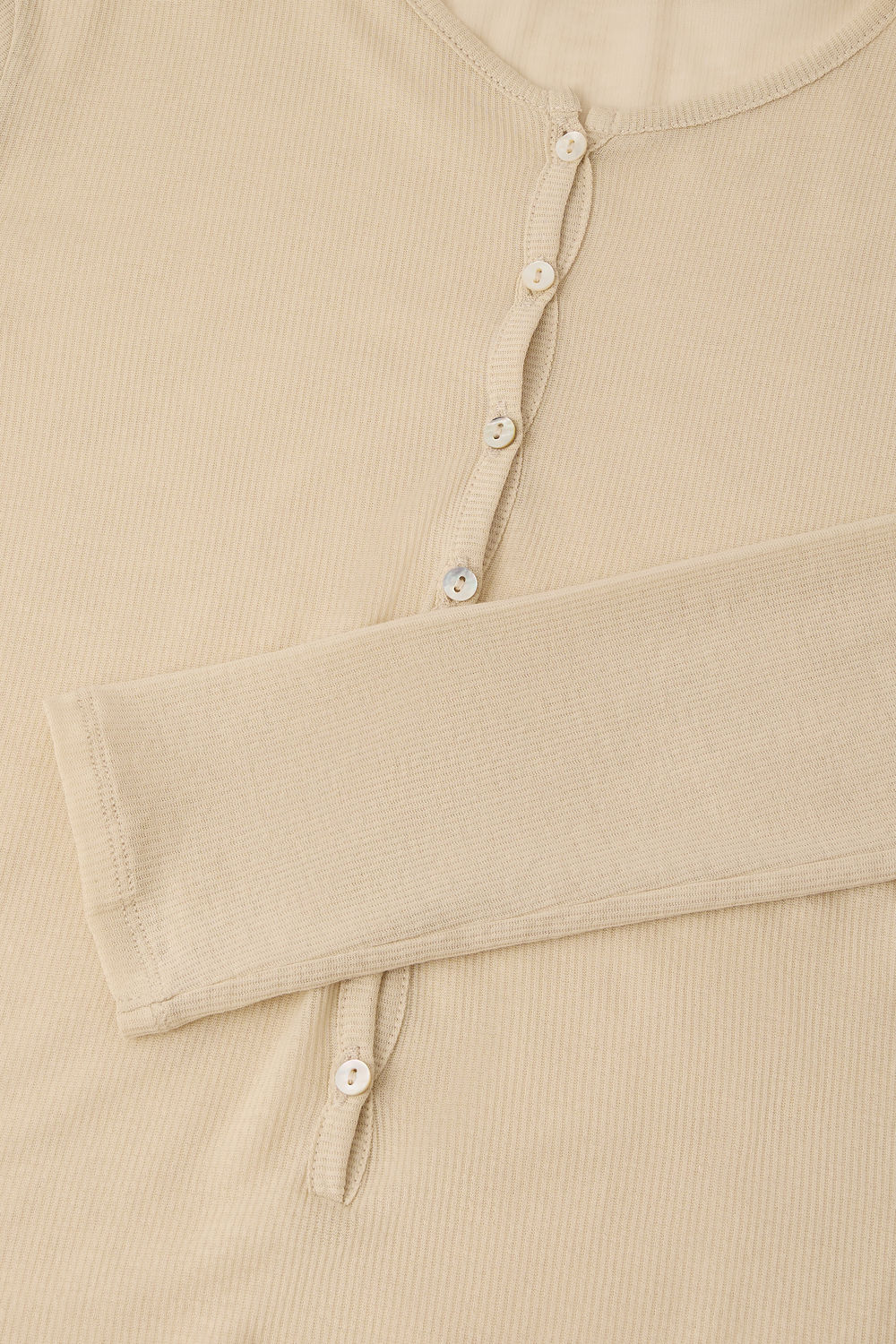 Tee-shirt boutonné à manches longues en jersey crêpe