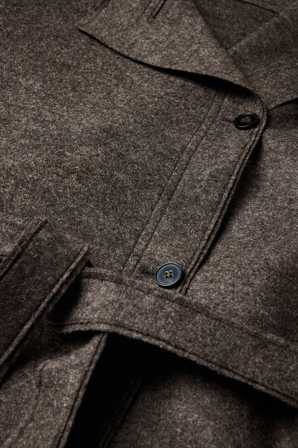 Veste croisée ceinturée en laine bouillie